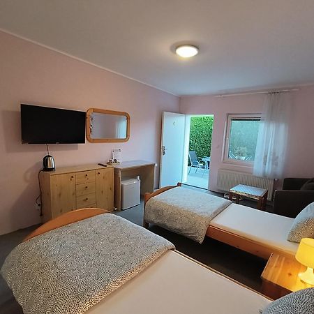 Cozy Room With Garden In Bratislava Exteriér fotografie