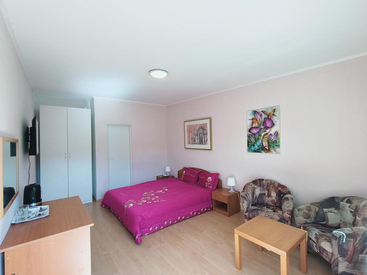 Cozy Room With Garden In Bratislava Exteriér fotografie
