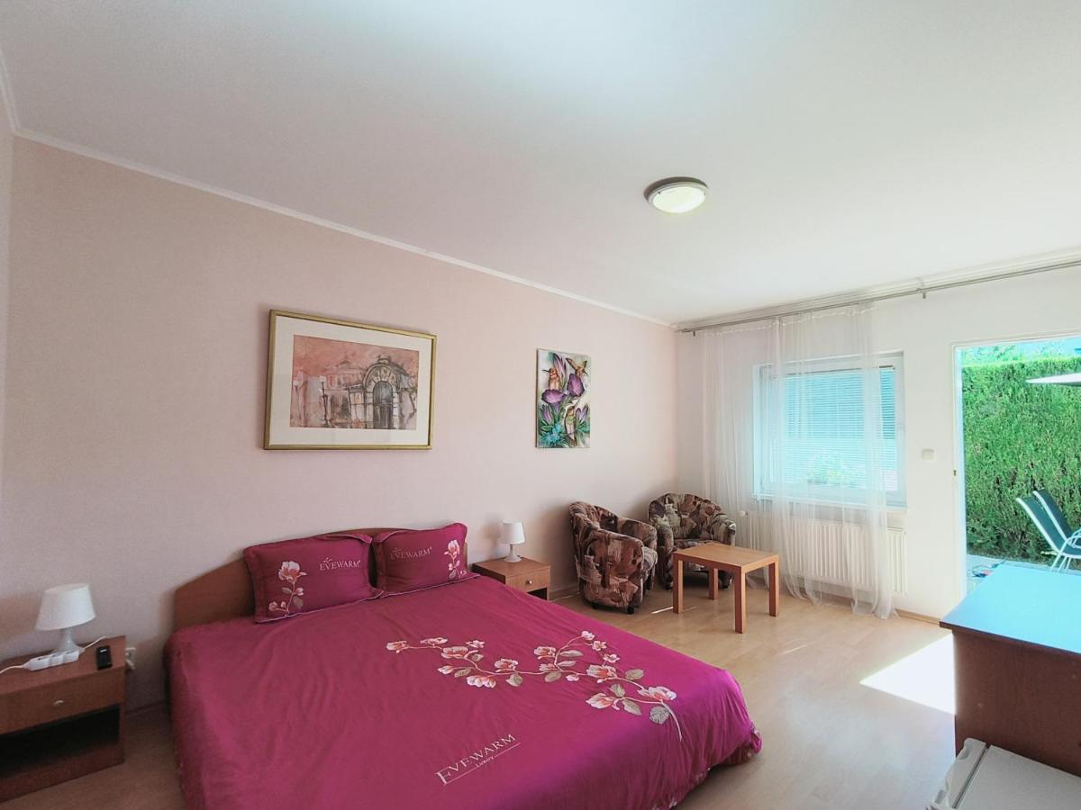 Cozy Room With Garden In Bratislava Exteriér fotografie