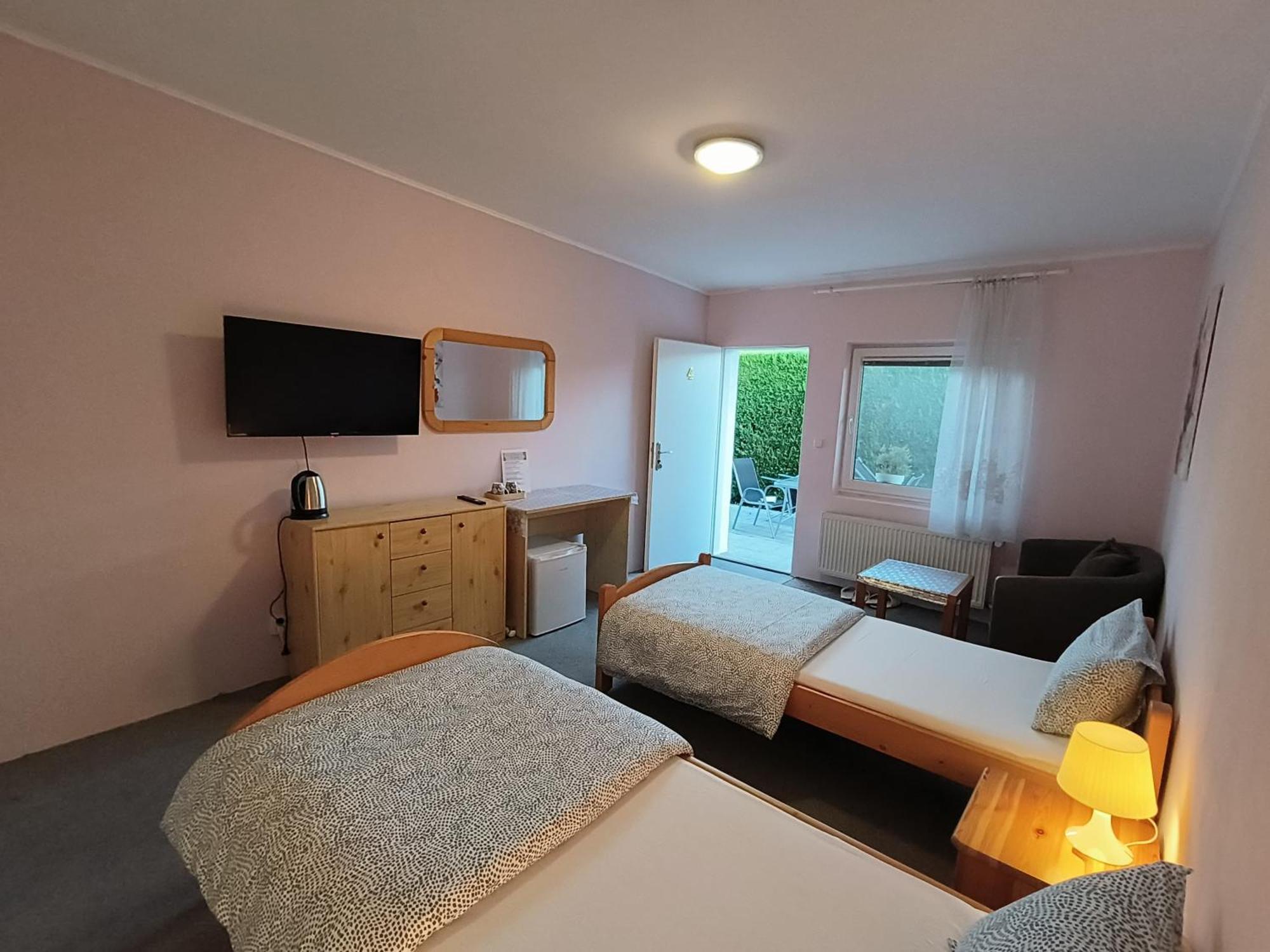 Cozy Room With Garden In Bratislava Exteriér fotografie